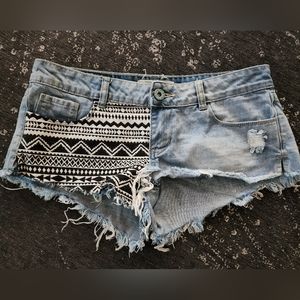 Wylde hart aztec jean shorts juniors size 9